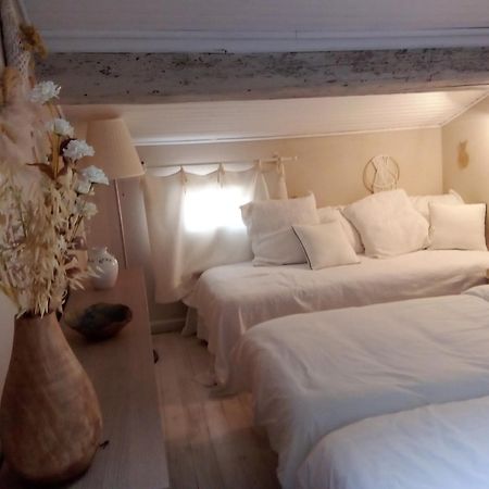 La Maison Perchee Эг-Морт Номер фото